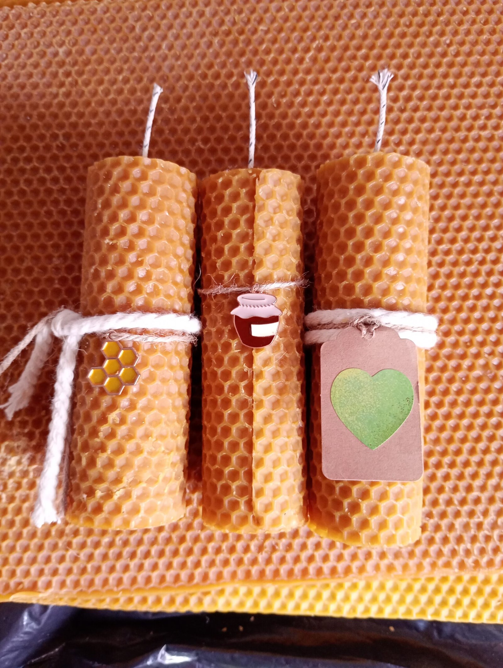 Velas de Cera de Abeja Estampado Hexágonos - Image 4