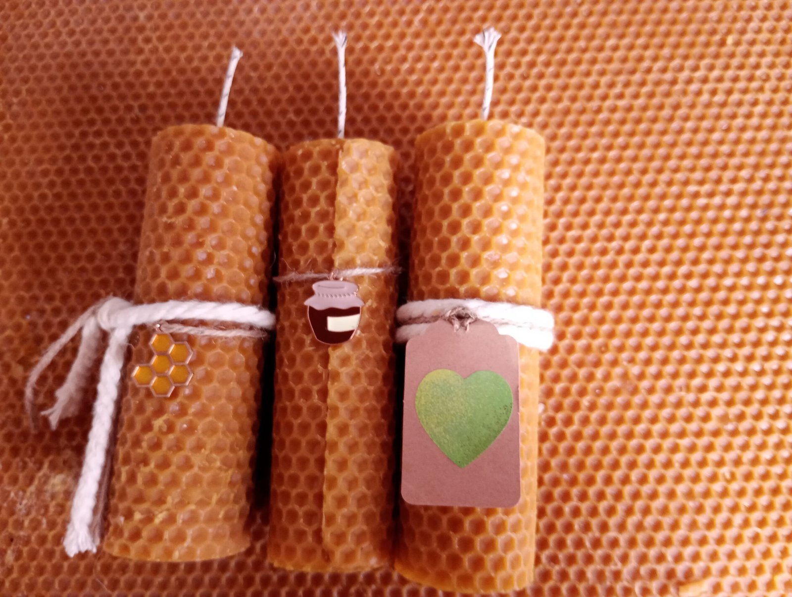 Velas de Cera de Abeja Estampado Hexágonos - Image 5